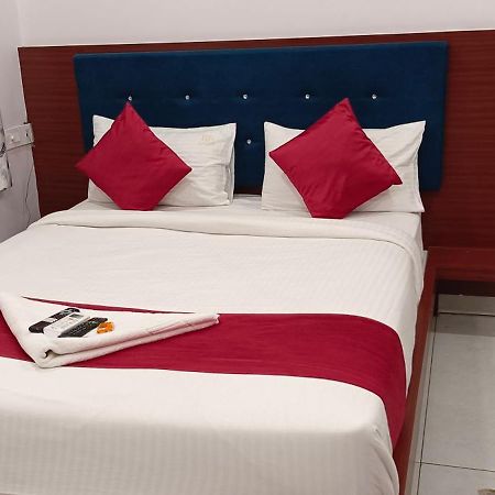 Rk Grand Luxury Ac Rooms Guntur Exterior photo