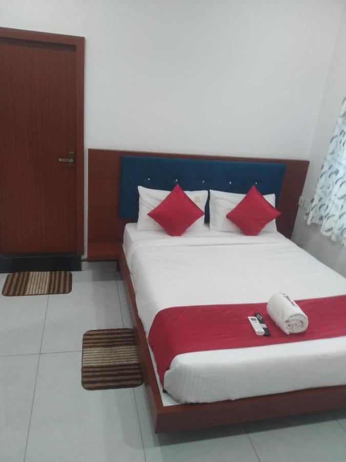 Rk Grand Luxury Ac Rooms Guntur Exterior photo