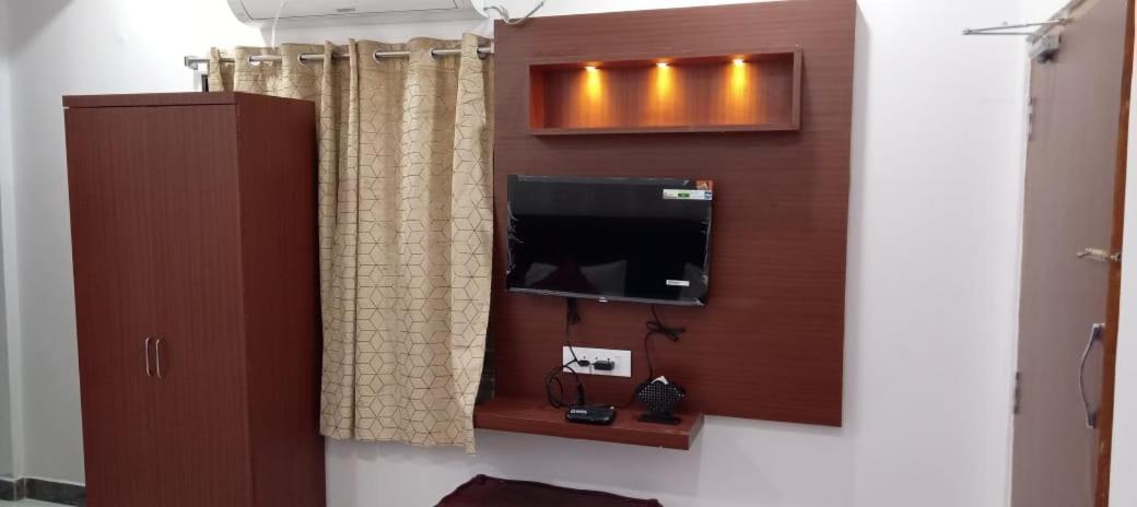 Rk Grand Luxury Ac Rooms Guntur Exterior photo